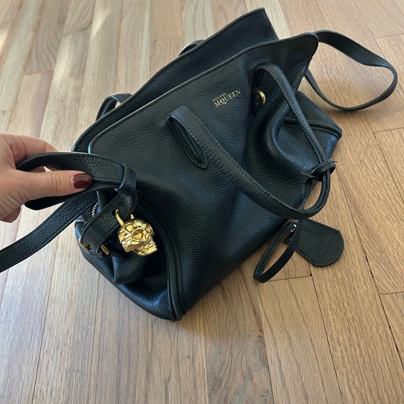 Alexandra McQueen black bag - Picture 2 of 5